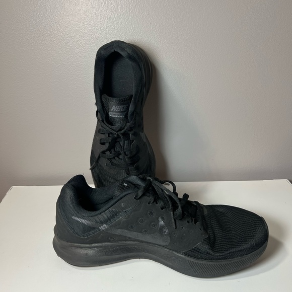 All black Nike Downshifter woman’s tennis shoes size 11 - Picture 6 of 7